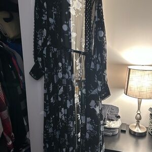 Floral Black and White Women's Robe